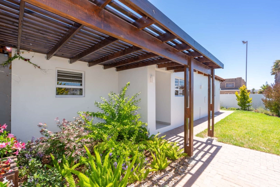 3 Bedroom Property for Sale in Middedorp Western Cape